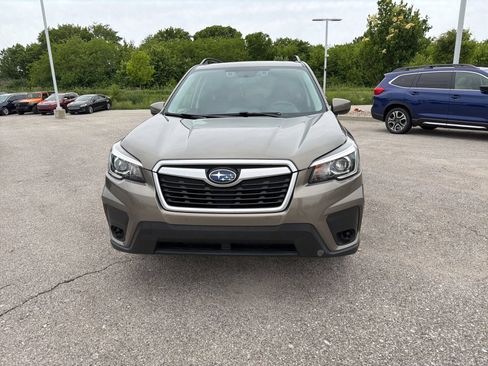 Used 2019 Subaru Forester Premium AWD/4WD image 4