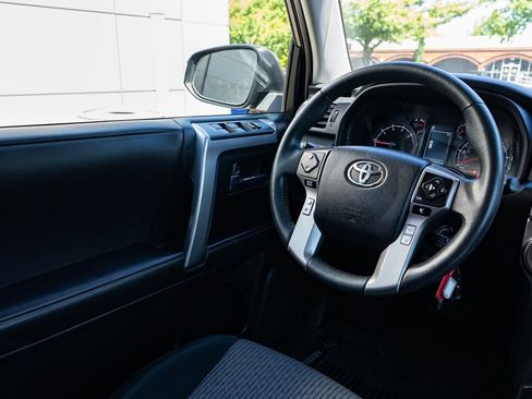Used 2020 Toyota 4Runner SR5 AWD/4WD image 11