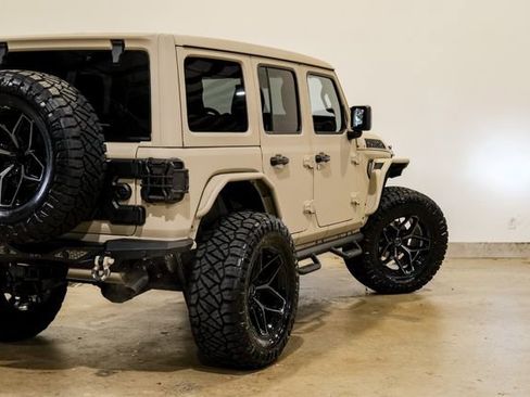 Used 2025 Jeep Wrangler Unlimited Rubicon w/ Technology Group image 33