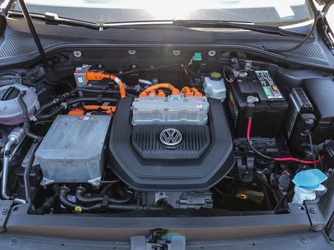Used 2015 Volkswagen e-Golf Limited Edition FWD image 26