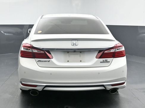 Used 2016 Honda Accord Touring image 7