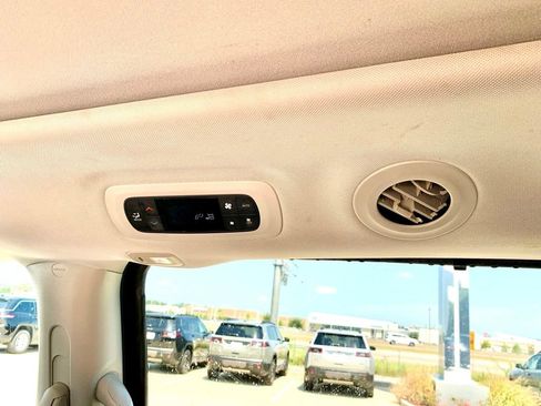 Used 2020 Chrysler Pacifica Limited FWD image 18