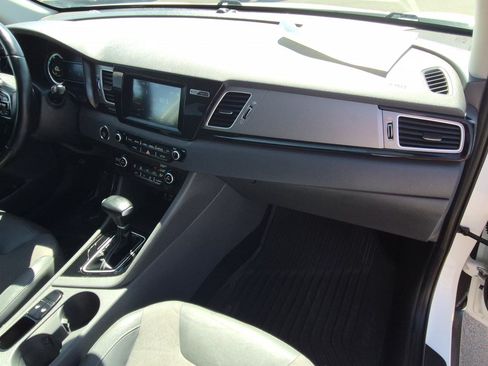 Used 2019 Kia Niro EX FWD image 30