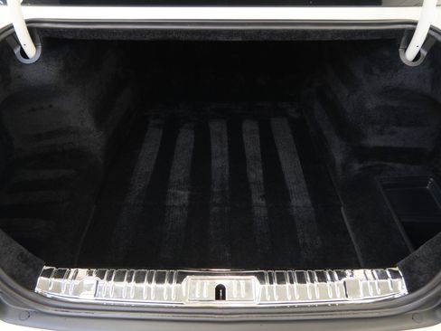 Used 2013 Rolls-Royce Ghost image 18