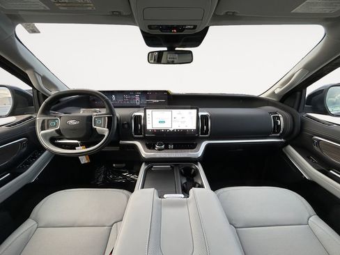 New 2025 Ford Expedition Max Platinum w/ Platinum Ultimate Package image 13