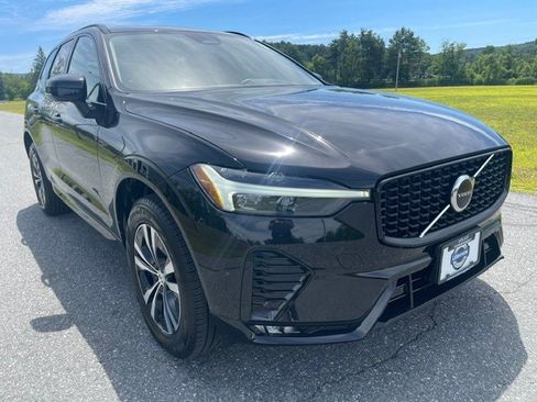 Used 2025 Volvo XC60 B5 Core AWD/4WD image 2