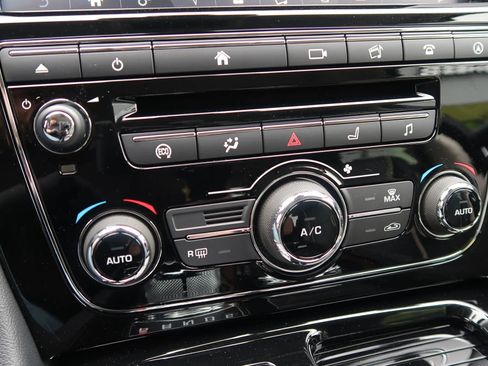 Used 2019 Jaguar XJ R-Sport image 31