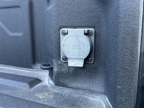 Used 2022 GMC Sierra 2500 SLT w/ SLT Premium Package image 17