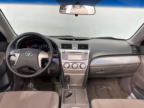 Used 2010 Toyota Camry SE FWD image 12