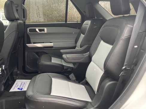 Used 2022 Ford Explorer XLT w/ Equipment Group 202A image 23