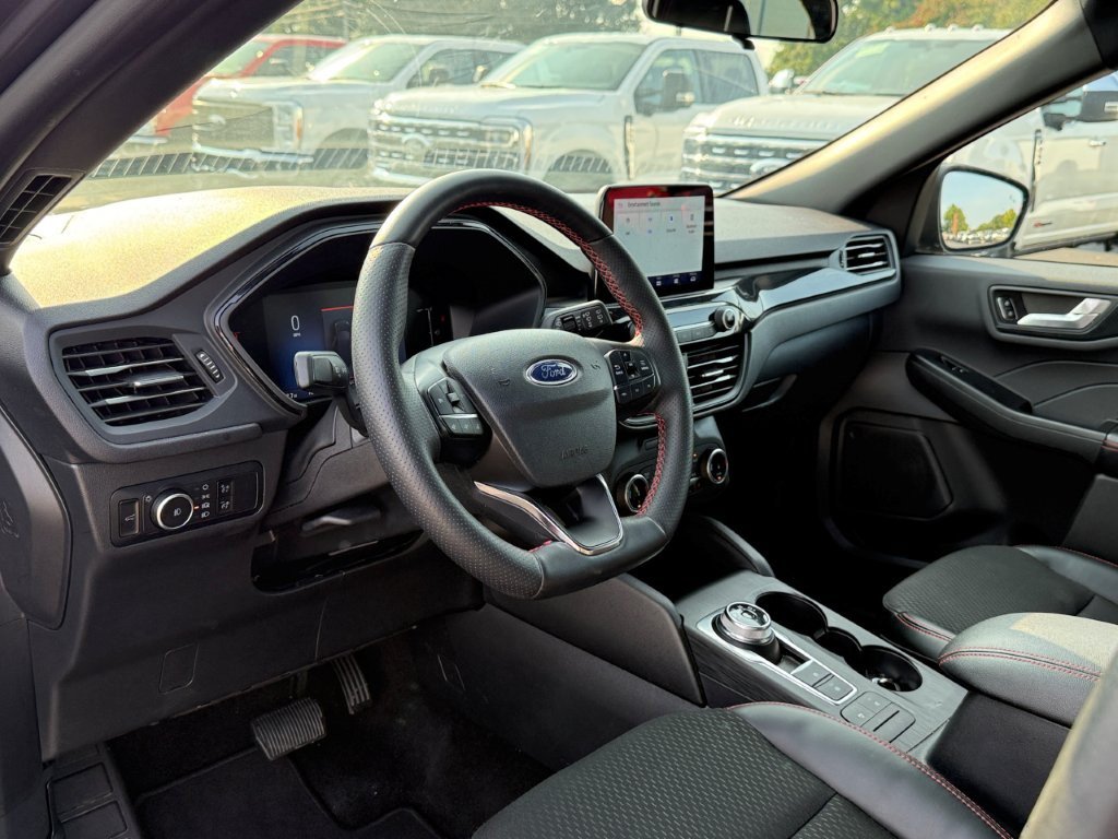 Used 2025 Ford Escape ST-Line Select AWD/4WD image 12