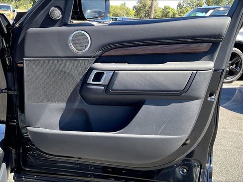 Used 2025 Land Rover Discovery Dynamic SE AWD/4WD image 26