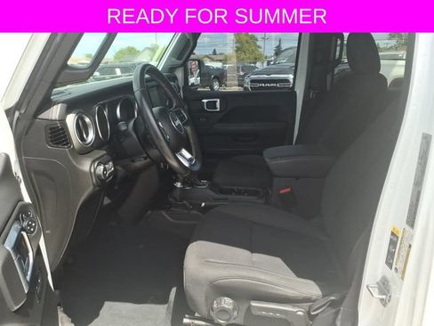 Used 2022 Jeep Wrangler Unlimited Sahara AWD/4WD image 18