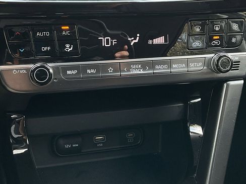 Used 2025 Kia Seltos S image 32