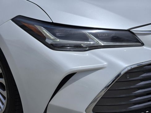 Used 2019 Toyota Avalon Limited w/ Advanced Safety Package FWD image 9