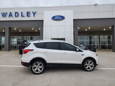 Used 2019 Ford Escape Titanium image 2