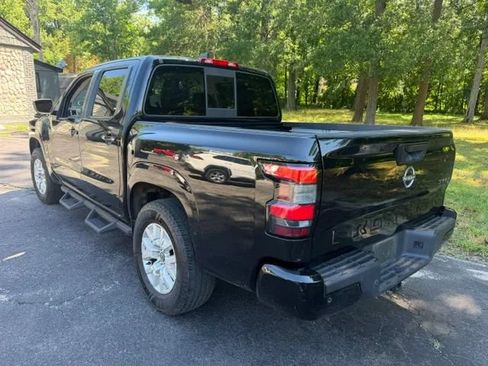Used 2022 Nissan Frontier SV AWD/4WD image 3