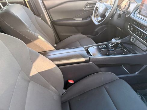 Used 2025 Nissan Rogue S FWD image 12
