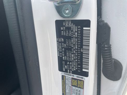 Used 2025 Kia Sportage LX image 28