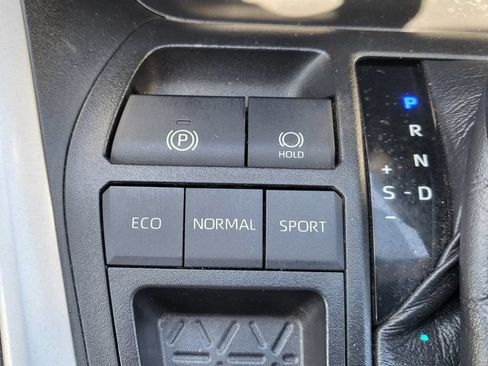 Used 2021 Toyota RAV4 XLE w/ Convenience Package FWD image 35