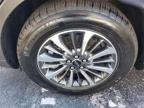 Used 2023 Lincoln Nautilus FWD image 6