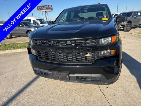 Used 2021 Chevrolet Silverado 1500 Custom image 2