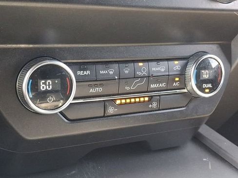 Used 2019 Ford Expedition Max XLT image 16