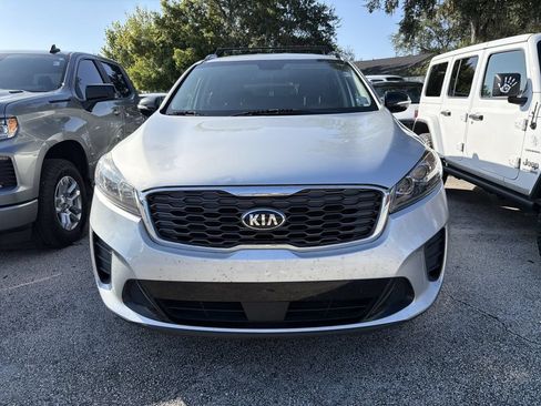 Used 2020 Kia Sorento S FWD image 2
