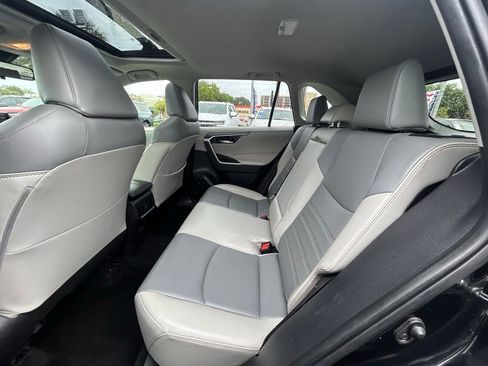 Used 2020 Toyota RAV4 XLE Premium FWD image 14