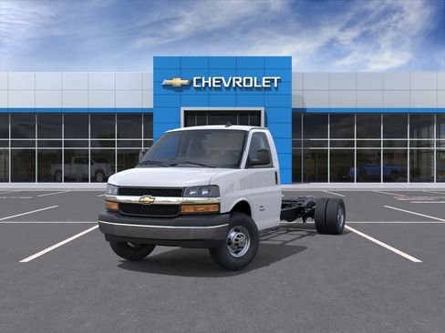 New 2025 Chevrolet Express 4500 w/ Power Convenience Package RWD image 8