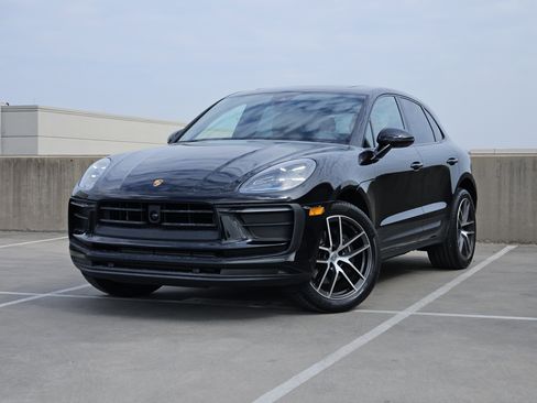 Certified 2026 Porsche Macan AWD/4WD image 1