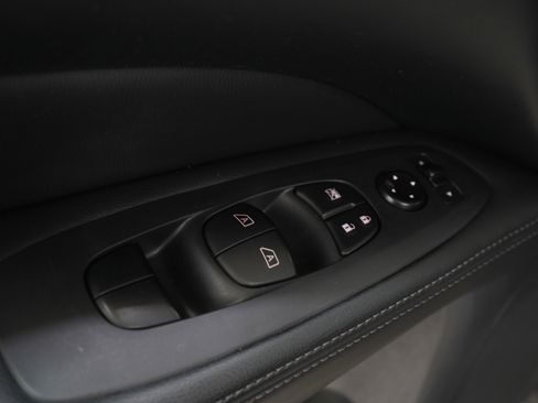 Used 2016 Nissan Pathfinder Platinum image 25