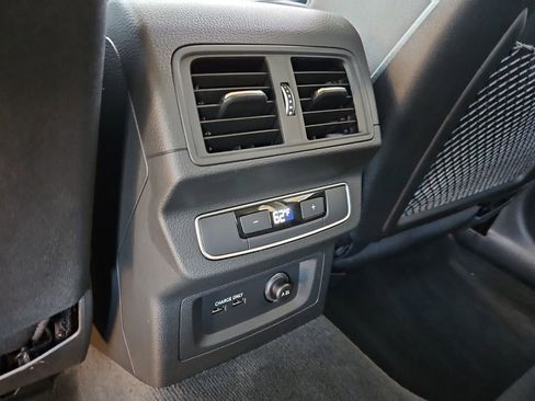 Used 2022 Audi Q5 2.0T Premium w/ Convenience Package image 16