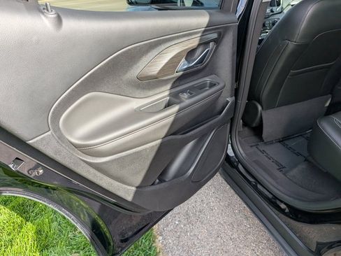 Used 2023 GMC Terrain SLT image 12