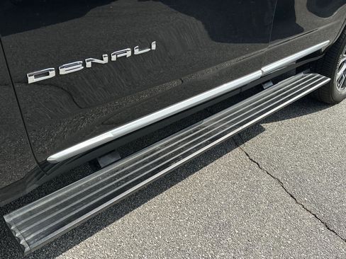 Used 2026 GMC Yukon Denali w/ Sun & Power Step Package AWD/4WD image 9