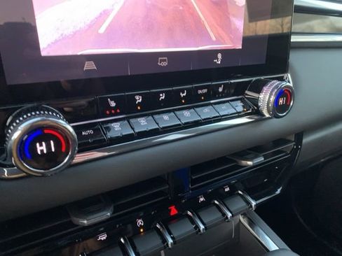 New 2025 GMC Canyon Elevation w/ Convenience Package image 24