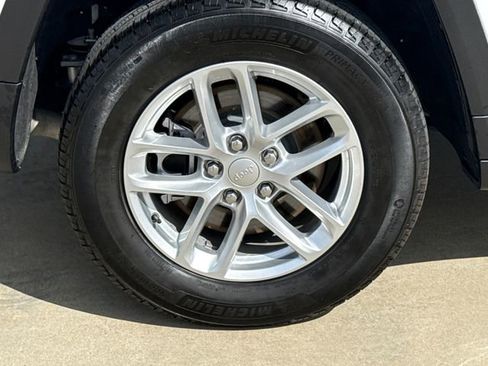 Used 2025 Jeep Grand Cherokee L Laredo w/ Luxury Tech Group I AWD/4WD image 9