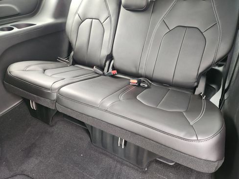 New 2026 Chrysler Pacifica Select w/ S Appearance Package FWD image 22