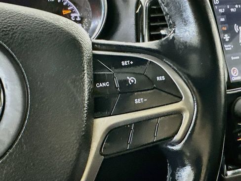 Used 2021 Jeep Grand Cherokee Laredo X AWD/4WD image 26