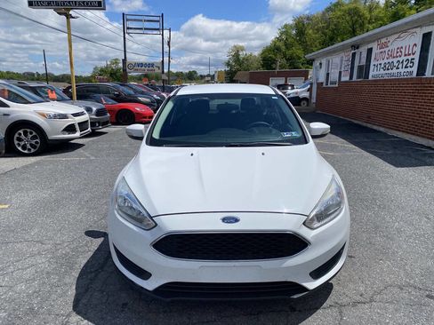 Used 2017 Ford Focus SE FWD image 2