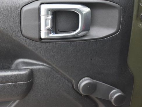 Used 2023 Jeep Gladiator Sport image 14