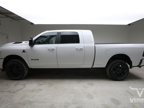 New 2026 RAM 2500 Laramie AWD/4WD image 2