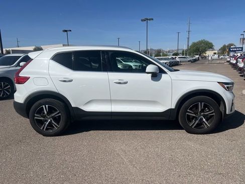Used 2025 Volvo XC40 B5 Core image 2