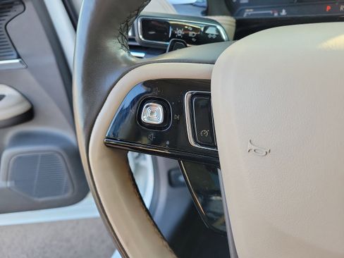 Used 2022 Lincoln Corsair AWD w/ Premium Package image 24