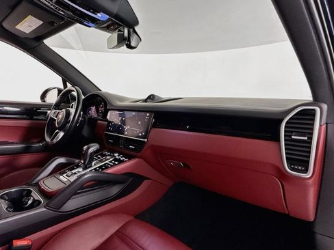 Certified 2023 Porsche Cayenne AWD/4WD image 17