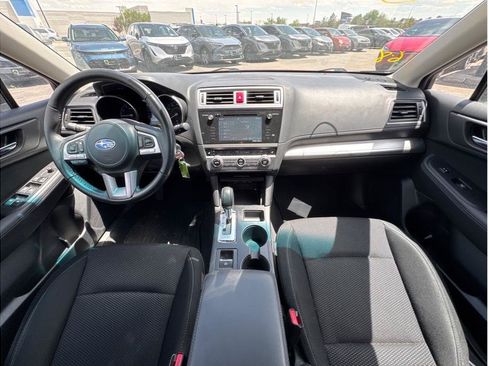 Used 2017 Subaru Outback 2.5i Premium AWD/4WD image 4