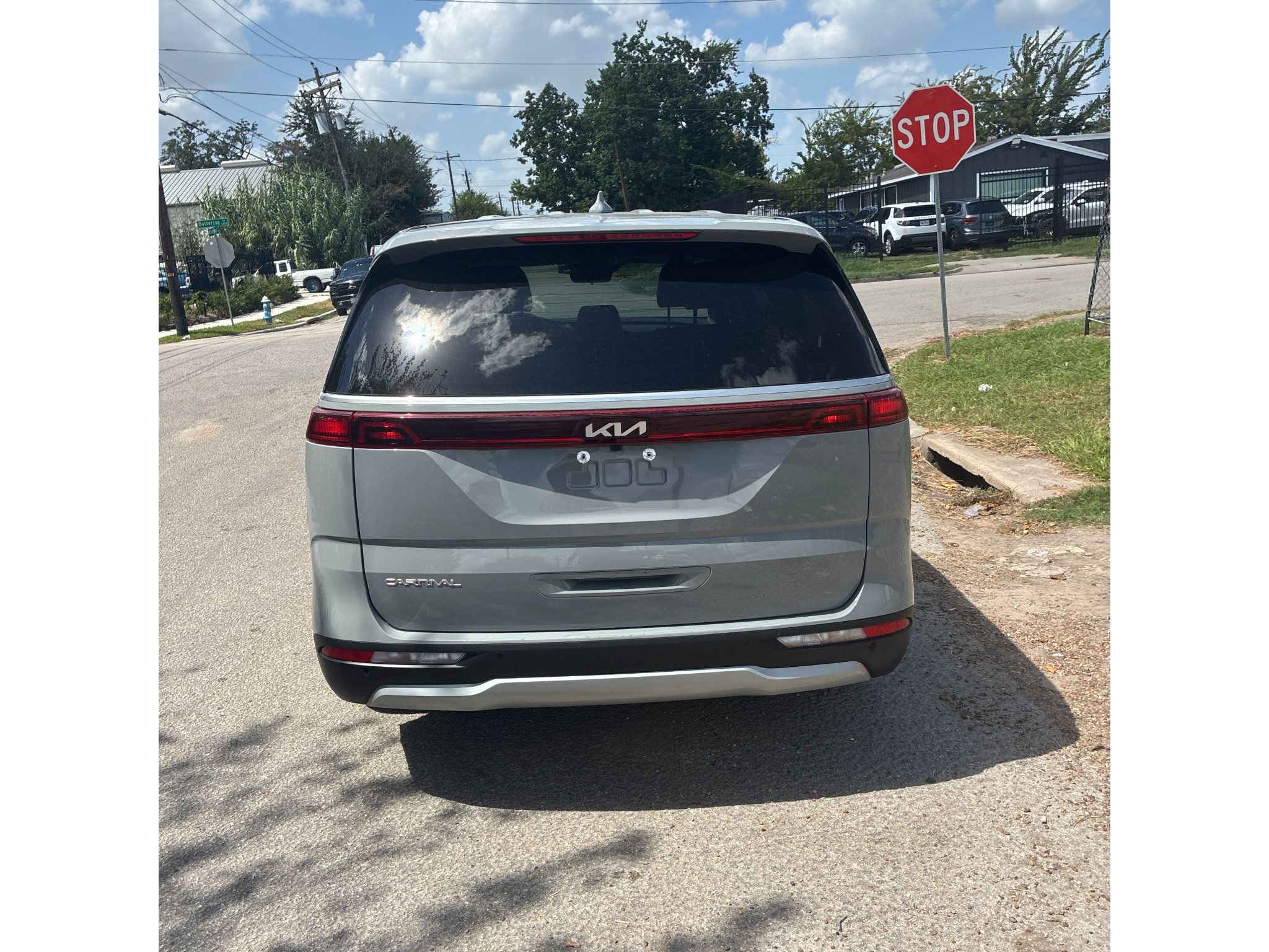 Used 2024 Kia Carnival EX FWD image 6