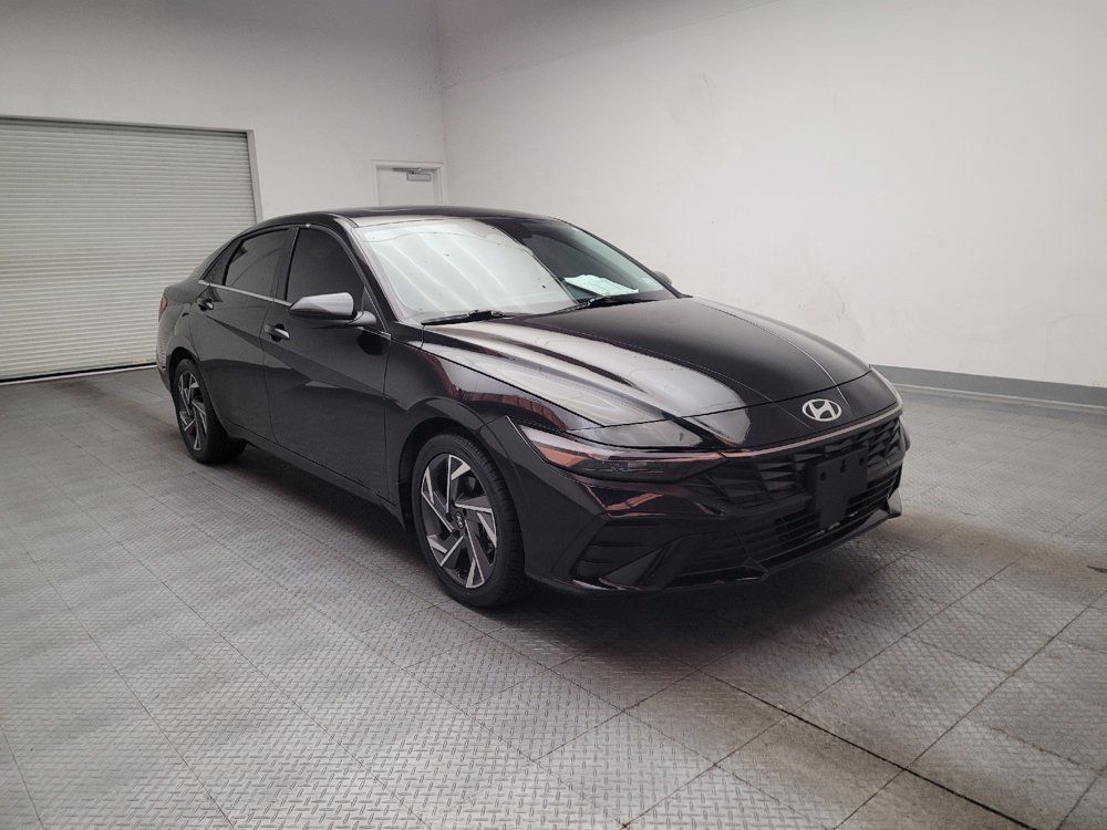 Used 2025 Hyundai Elantra SEL FWD image 13