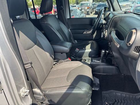 Used 2016 Jeep Wrangler Unlimited Sahara image 33