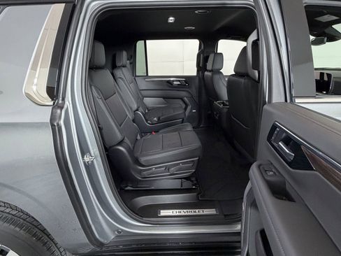 New 2026 Chevrolet Suburban LT RWD image 6